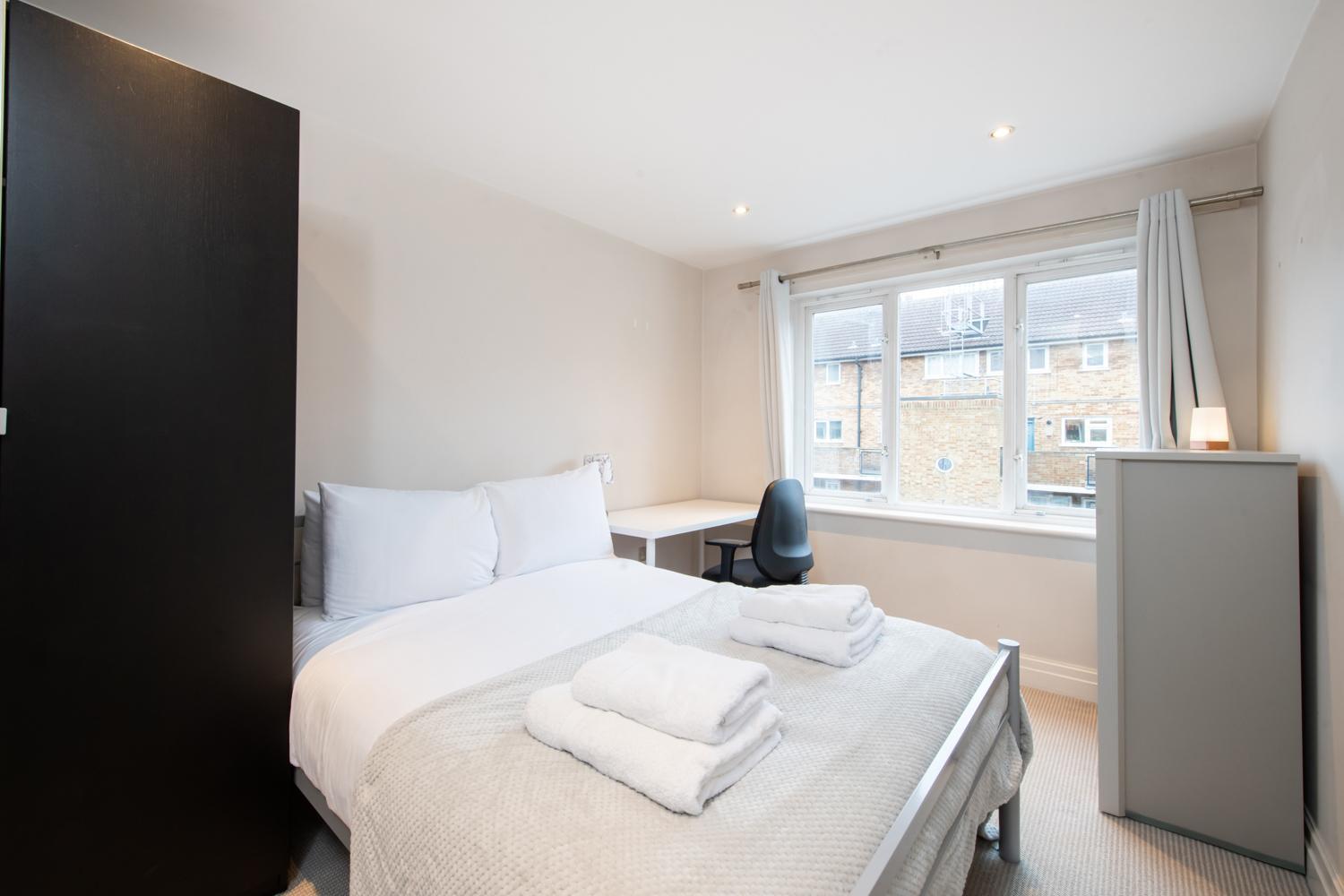 2 Bedroom Flat In Shoreditch Apartment London